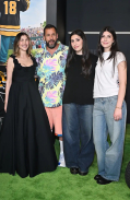 Adam Sandler, entre risas, amor y legado familiar en el estreno de Happy Gilmore 2