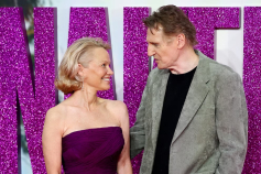 Hollywood entre bastidores: El enigma romántico que une a Pamela Anderson y Liam Neeson