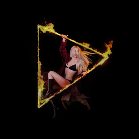 Ava Max presenta “WET, HOT AMERICAN DREAM”