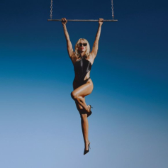 Miley Cyrus anuncia &quot;ENDLESS SUMMER VACATION&quot;