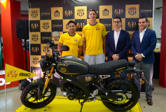 CRECOS celebra el centenario de Barcelona SC con el lanzamiento de una moto especial